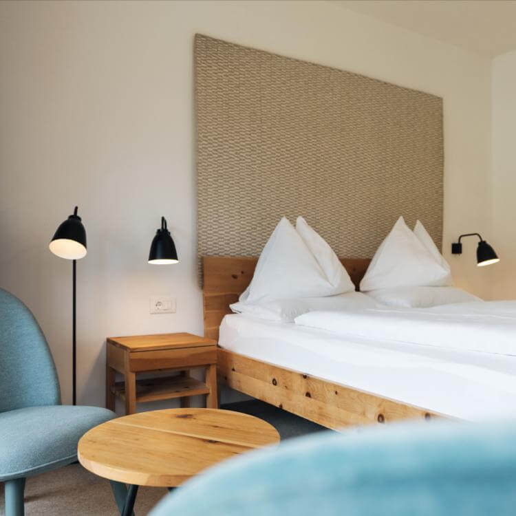 Doppelzimmer  Südseite mit Loggia und Geislerblick